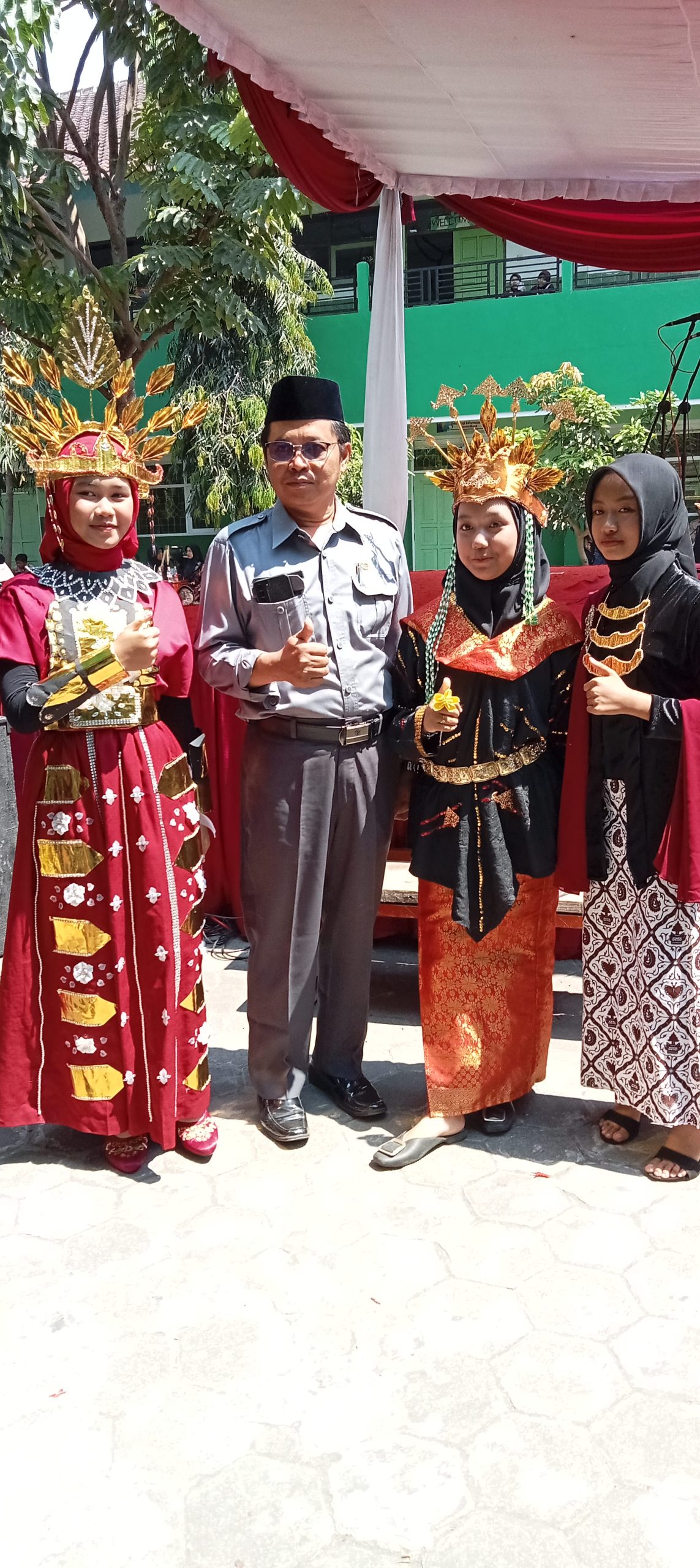 Puncak Festival Bulan Bahasa 2023: Mengapresiasi Kebhinekaan Merekatkan Persaudaraan, Menguatkan Persatuan “MTsN 1 Lumajang “