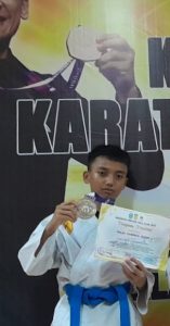 Siswa Kelas 7 MTsN 1 Lumajang, Hilal Tamimul Izzam, Raih Prestasi Gemilang sebagai Juara 2 Karate SMP Kata Perorangan Tingkat Provinsi Jawa Timur ﻿