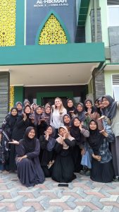 MTsN 1 Lumajang Welcomes Peace Corps Volunteer from the United States for English Teaching ﻿