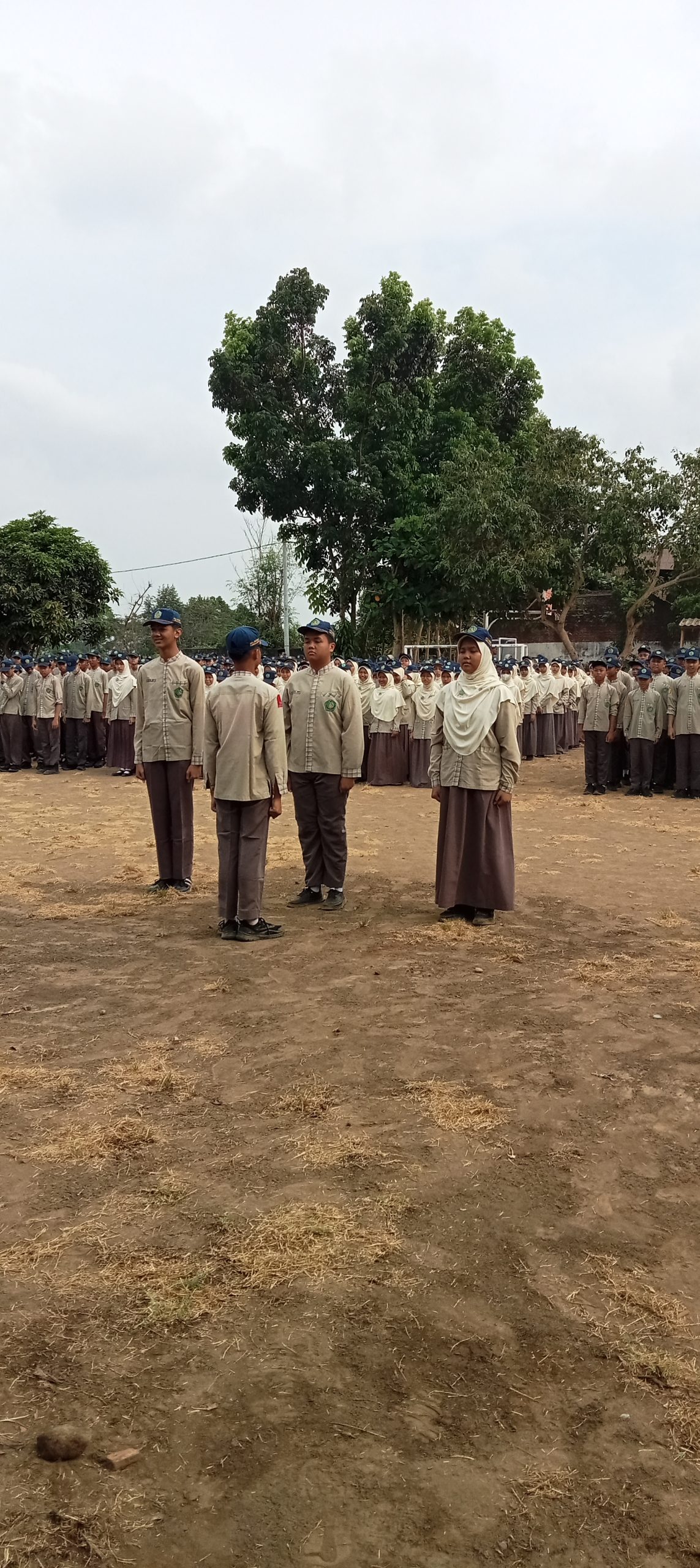 MTsN 1 Lumajang Selenggarakan Apel Rutin Setiap Tanggal 1