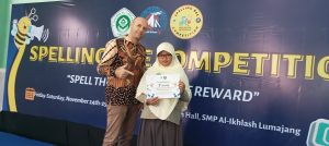 Aretha Syafilia Yustiar, Siswi MTsN 1 Lumajang Raih Prestasi Gemilang dalam Lomba Spelling Bee Competition