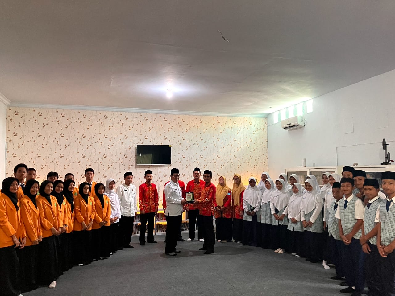 Kunjungan Studi Banding OSIM MTs Nurul Islam Bades Pasirian ke MTsN 1 Lumajang ﻿