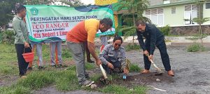 Eco Ranger MTsN 1 Lumajang Gelar Aksi Penanaman Pohon Massal dalam Peringatan Hari Sejuta Pohon