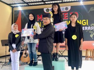 Malika Dahayu, Siswa MTsN 1 Lumajang, Meraih Juara 2 dalam Lomba Singer se-Jawa dan Bali