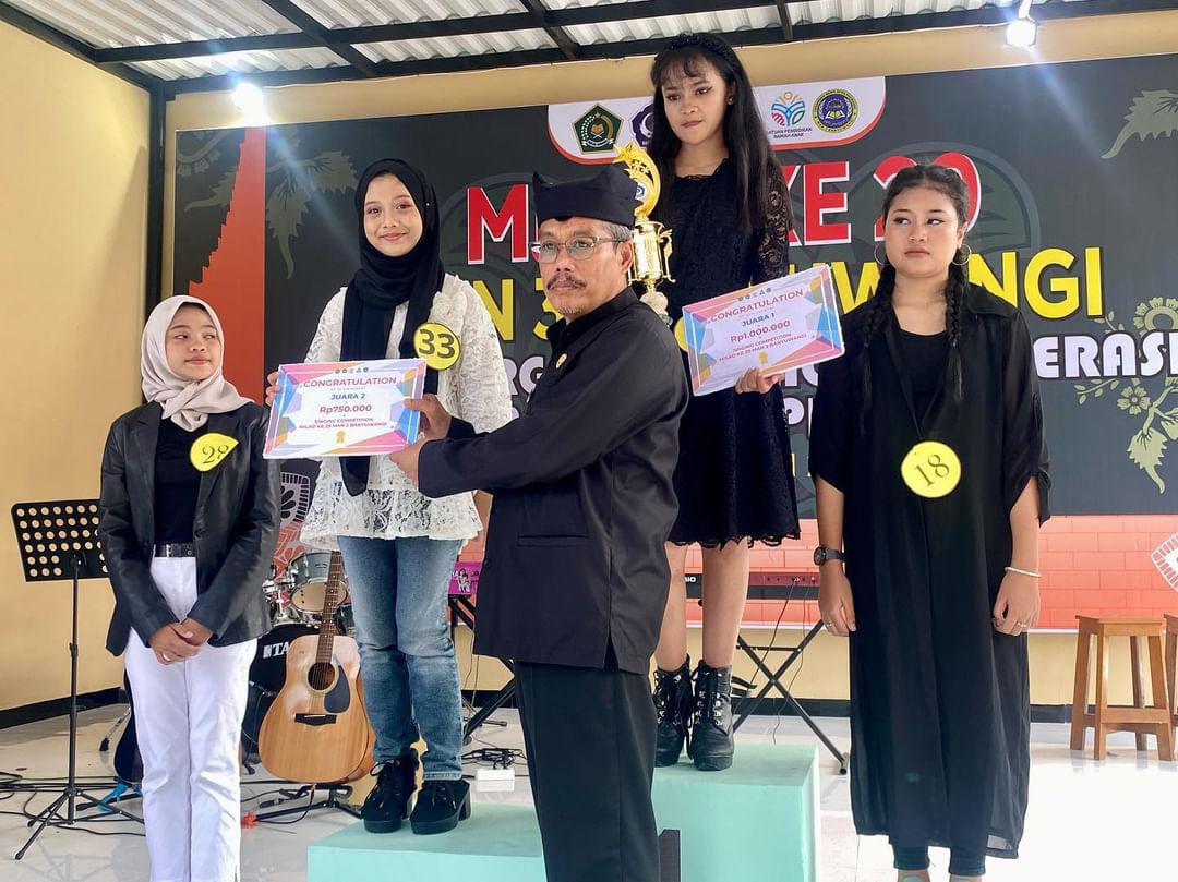 Malika Dahayu, Siswa MTsN 1 Lumajang, Meraih Juara 2 dalam Lomba Singer se-Jawa dan Bali