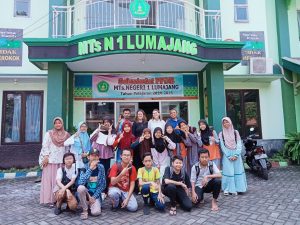 Kegiatan Ekstra English Club MTsN 1 Lumajang Dihadiri oleh Tamu Spesial dari Amerika ﻿